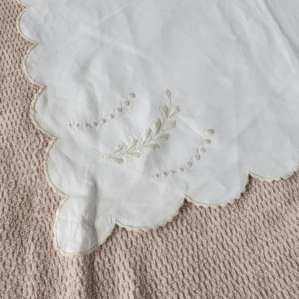 vtg cotton square tablecloth 50x49 Scalloped Rim Masjien Beige Embroidery‎